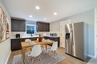 Stylish South Tabor apartment 5 blocks fro in Portland, OR - Building Photo - Building Photo