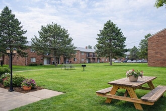 The Reserve at Warren in Warren, MI - Building Photo - Building Photo