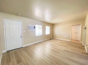 960 Barney St, Unit na in Merced, CA - Building Photo - Building Photo