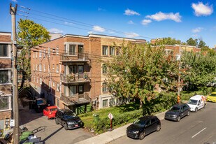 4995-5005 de la Côte-Sainte-Catherine Apartments