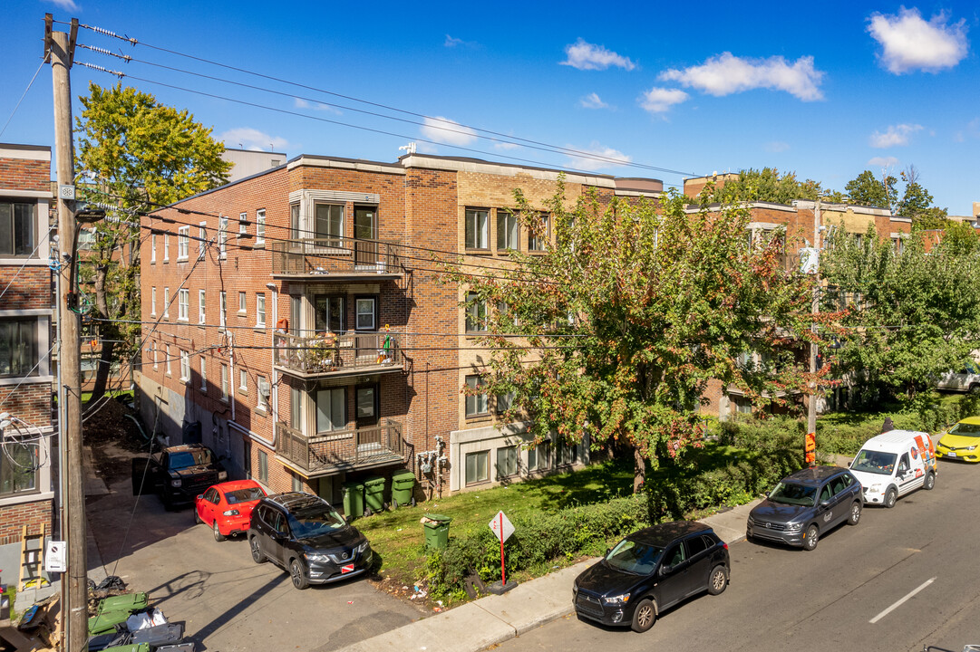 4995-5005 de la Côte-Sainte-Catherine in Montréal, QC - Building Photo