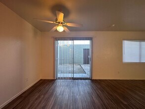 5227 Greene Ln in Las Vegas, NV - Building Photo - Building Photo