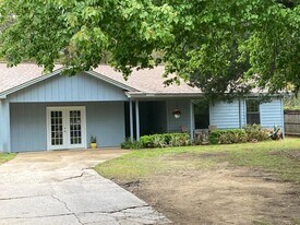 285 Willow Ave in Freeport, FL - Building Photo