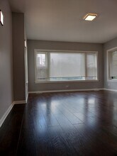 2525 E 72nd Pl in Chicago, IL - Foto de edificio - Building Photo