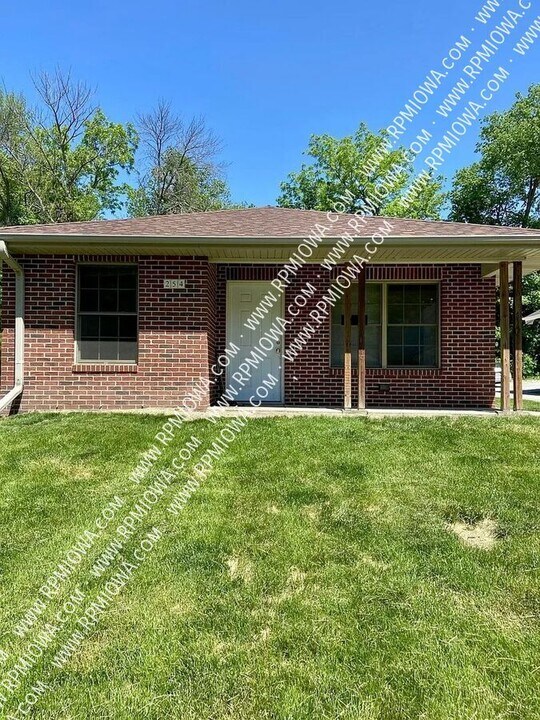 254 Campus Ave in Ames, IA - Foto de edificio