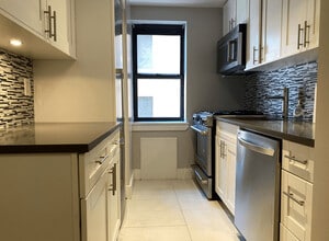 252-254 E 74th St in New York, NY - Foto de edificio - Building Photo