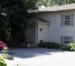 8-12 Fenner St in Cranston, RI - Foto de edificio - Building Photo