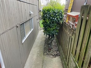 6408 Hampton Rd S in Seattle, WA - Building Photo - Building Photo