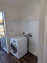 2390 Poole Way in Carson City, NV - Foto de edificio - Building Photo