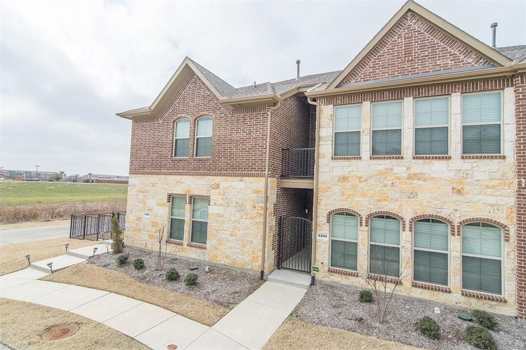4105 Comanche Dr in Carrollton, TX - Foto de edificio