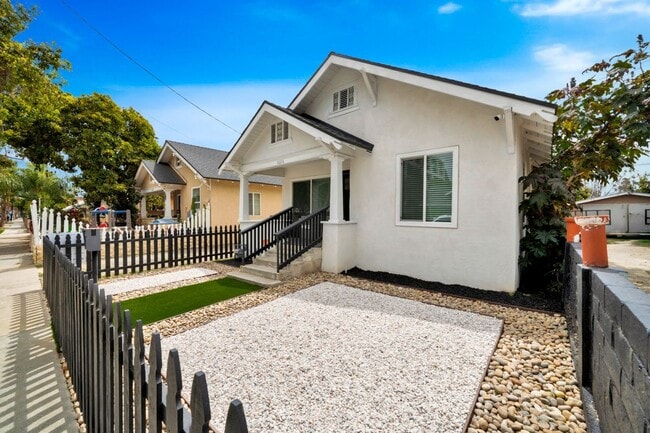 1026 W 3rd St in Santa Ana, CA - Building Photo - Building Photo