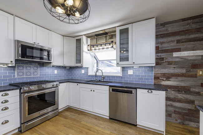 18225 W Lindenwood Dr in Grayslake, IL - Building Photo - Building Photo