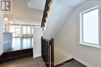 256 Brambling Way in Ottawa, ON - Building Photo - Building Photo