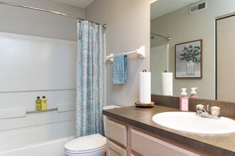 The Ridge at Chestnut Hill in Columbus, OH - Building Photo - Interior Photo
