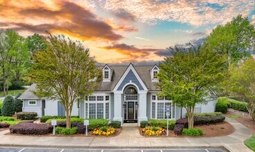 MAA Fifty-One in Matthews, NC - Building Photo - Building Photo