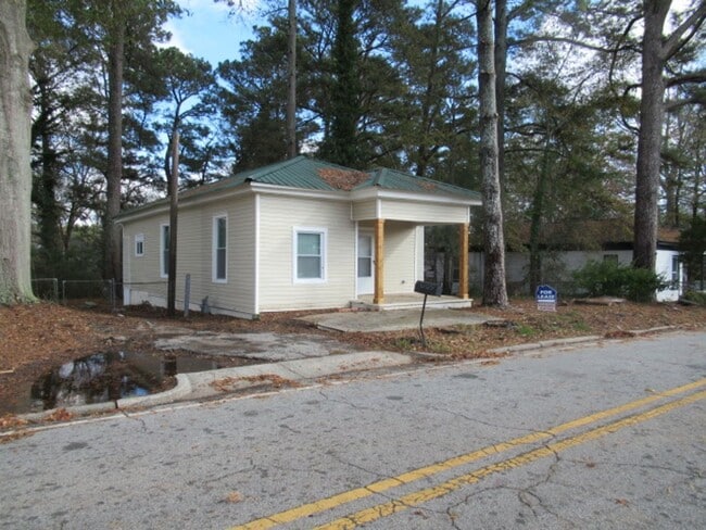 property at 609 N Aycock St