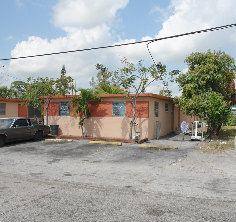 905 NW 12th Ave in Fort Lauderdale, FL - Building Photo