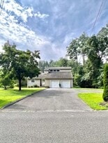 8 Kennedy Dr in Hadley, MA - Building Photo