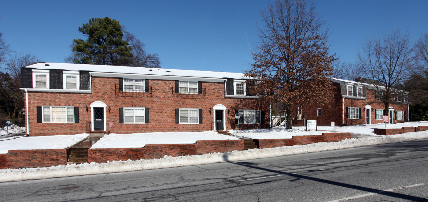 129 E Fisher Ave in Greensboro, NC - Foto de edificio