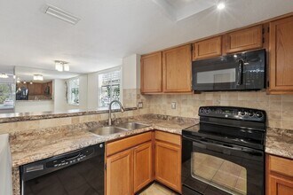 7618 Colonial Ct in Tampa, FL - Building Photo - Building Photo