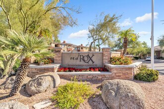 5401 E Van Buren St in Phoenix, AZ - Building Photo - Building Photo