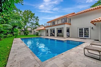 2244 NW 39th Dr in Boca Raton, FL - Foto de edificio - Building Photo