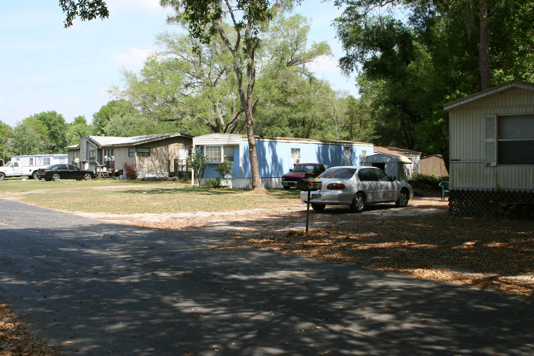 Pine Oaks Mobile Home Park in Plant City, FL - Building Photo