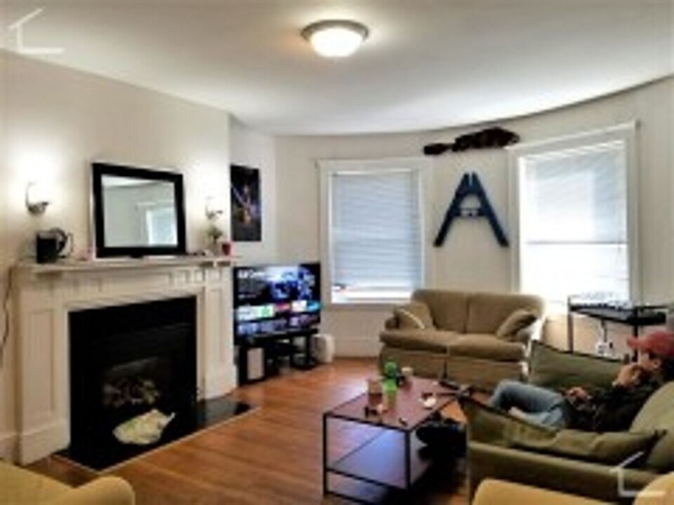 21 St Lukes Rd in Boston, MA - Building Photo