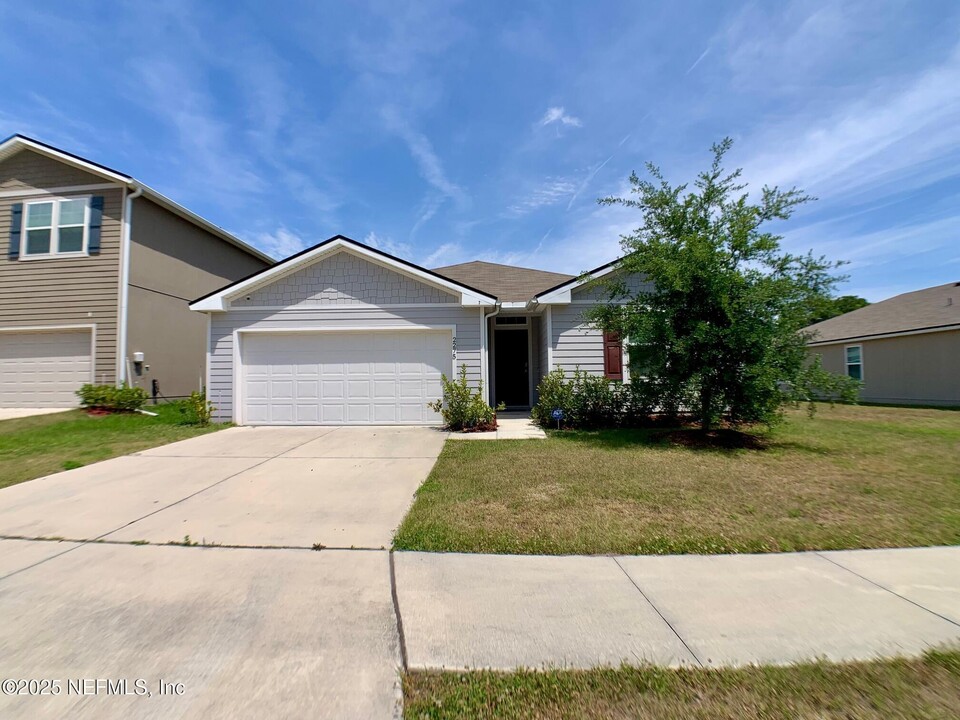 2275 Willow Springs Dr in Green Cove Springs, FL - Building Photo