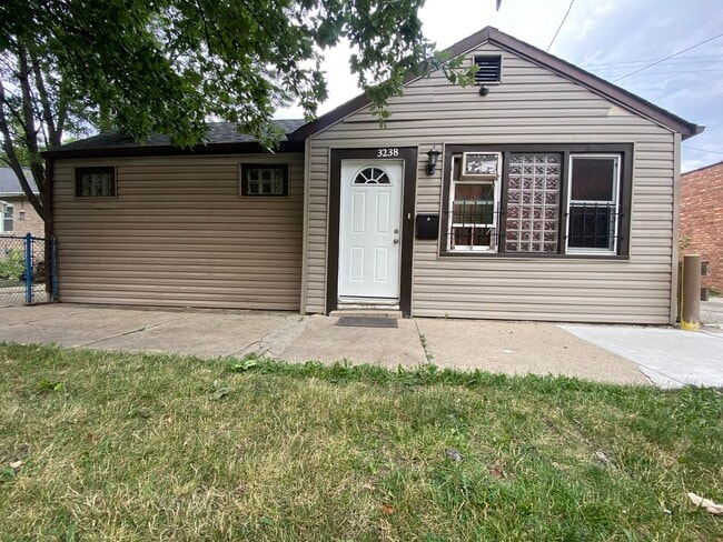 property at 3238 N Leclaire Ave
