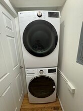 43 Hiltbrand Rd, Unit 2-8 in Bristol, CT - Building Photo - Building Photo