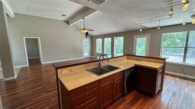 126 Riverside Ln in Martindale, TX - Building Photo - Building Photo