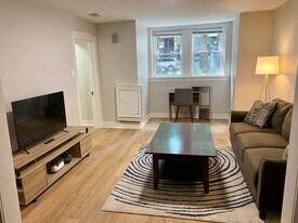 722 W Wrightwood Ave, Unit G in Chicago, IL - Building Photo