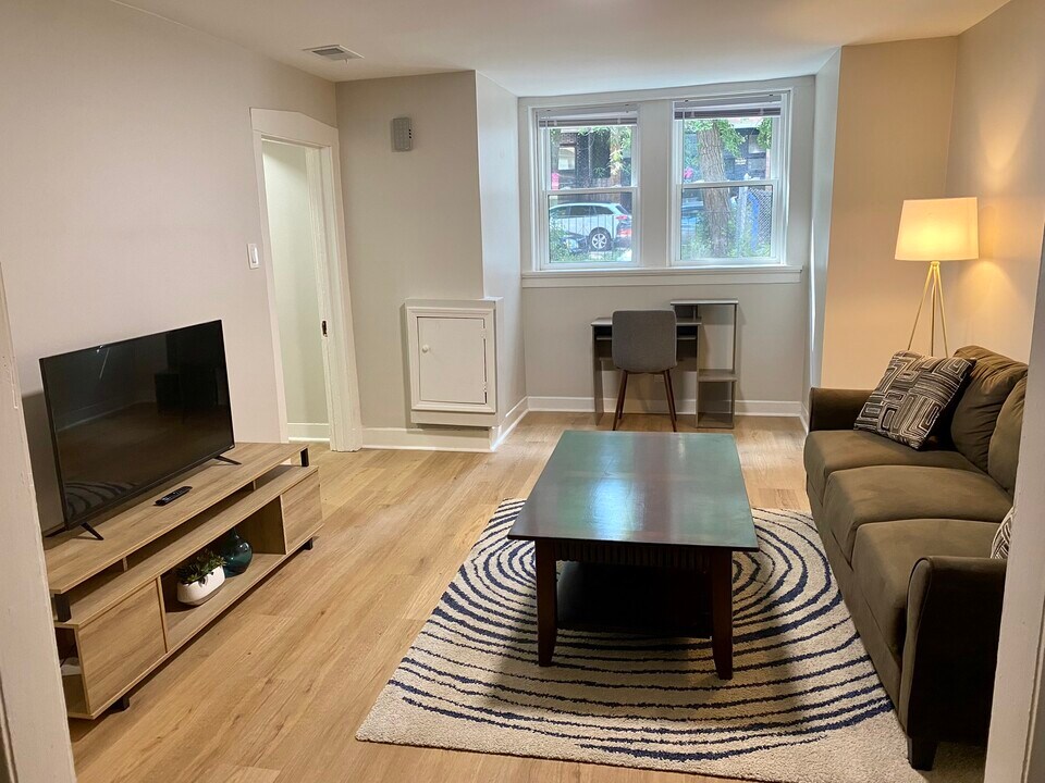 722 W Wrightwood Ave, Unit G in Chicago, IL - Building Photo