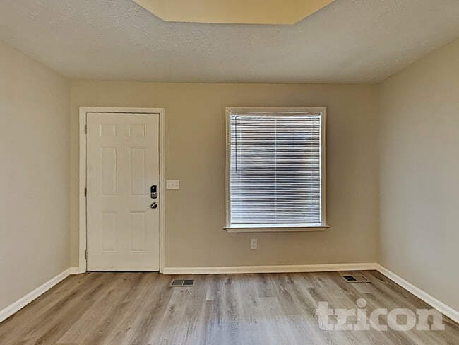 102 Natchez Ct S in La Vergne, TN - Foto de edificio - Building Photo