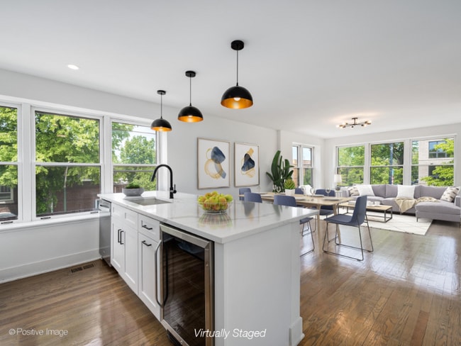 3557 N Bell Ave, Unit 2F in Chicago, IL - Foto de edificio - Building Photo