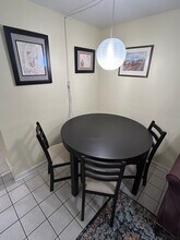 2422 Observatory Pl NW, Unit Studio Apartment in Washington, DC - Foto de edificio - Building Photo