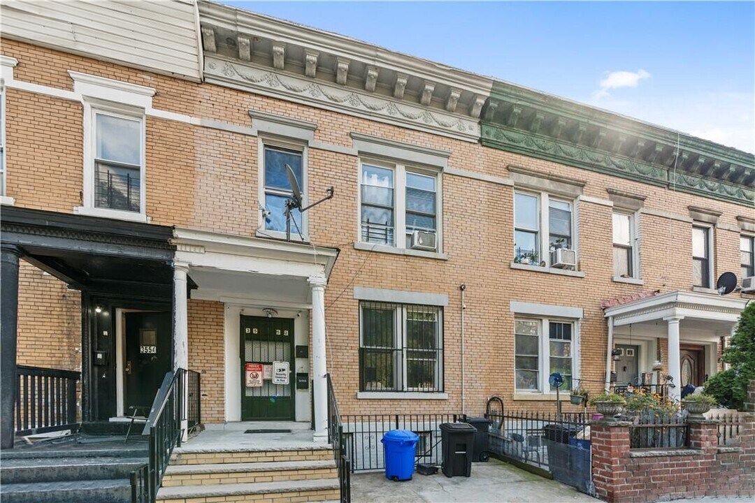 3552 Webster Ave-Unit -1 in Bronx, NY - Building Photo