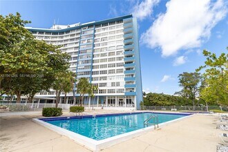 7441 Wayne Ave, Unit 11G in Miami, FL - Foto de edificio - Building Photo