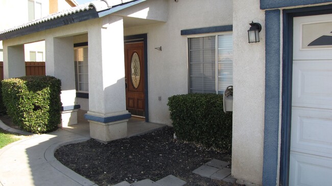 3304 Kimmie Rachelle Ct in Bakersfield, CA - Building Photo - Building Photo