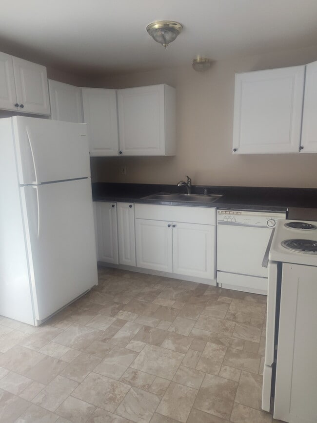 811 43rd Ave SW, Unit D in Puyallup, WA - Foto de edificio - Building Photo