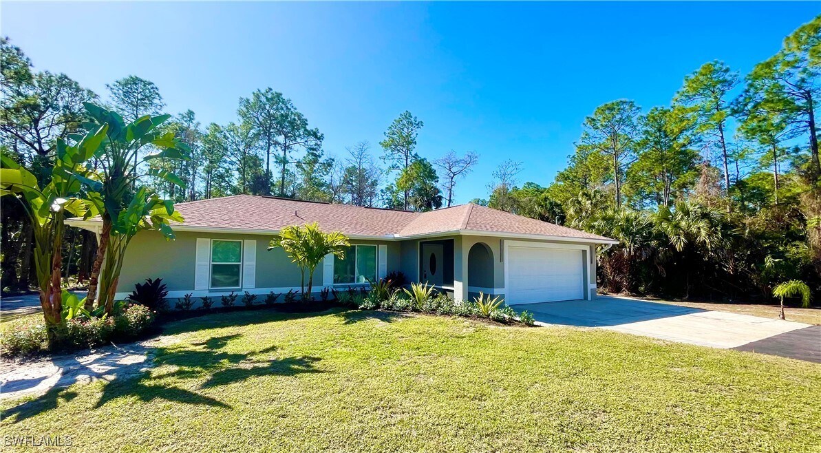 390 20th Ave NW in Naples, FL - Building Photo