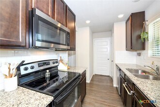 620 Saxon St in Seguin, TX - Building Photo - Building Photo