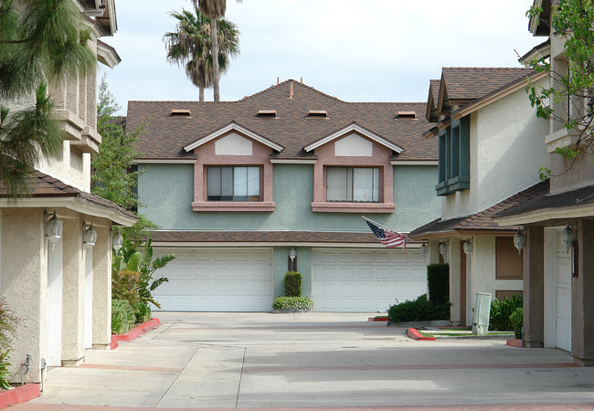 726 W Wilson St in Costa Mesa, CA - Foto de edificio - Building Photo