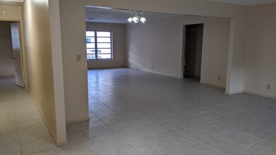 736 NE 39th St in Oakland Park, FL - Building Photo - Building Photo