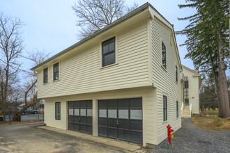 25 Columbia Tpke in Hudson, NY - Building Photo - Building Photo