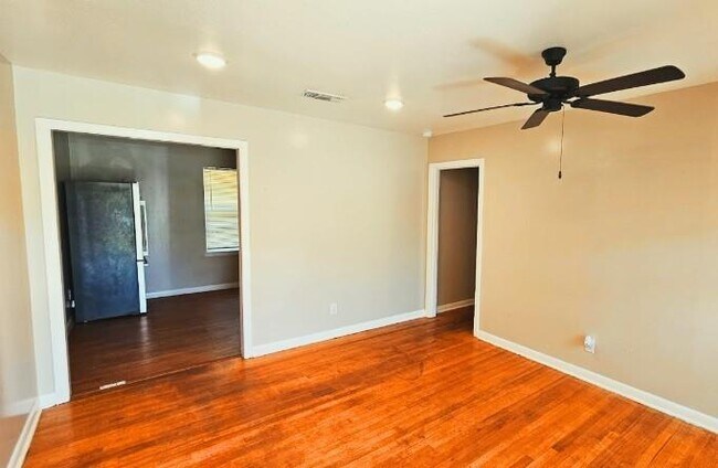 4319 Howcher St in Houston, TX - Foto de edificio - Building Photo