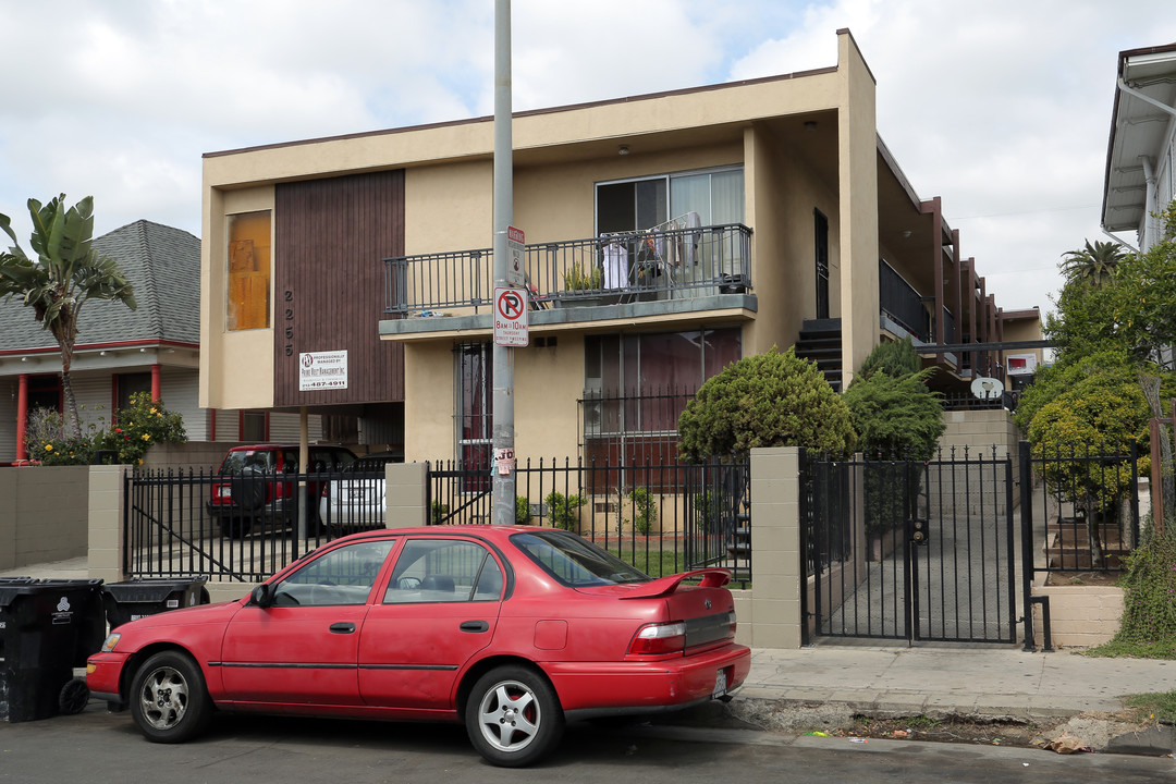 2255 W 15th St in Los Angeles, CA - Building Photo