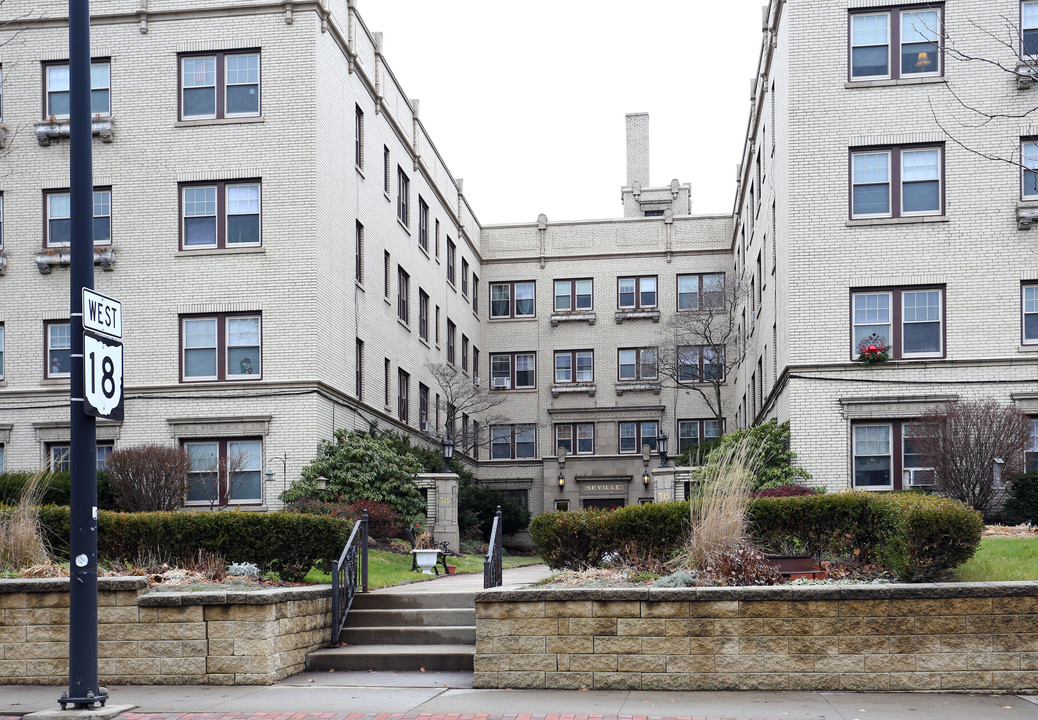 Seville Apartments in Akron, OH - Building Photo