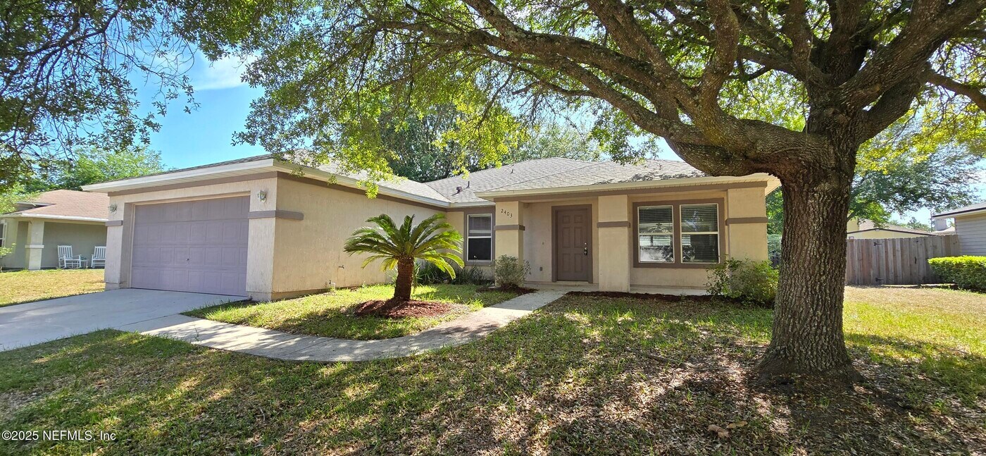 2403 Brian Lakes Dr E in Jacksonville, FL - Building Photo